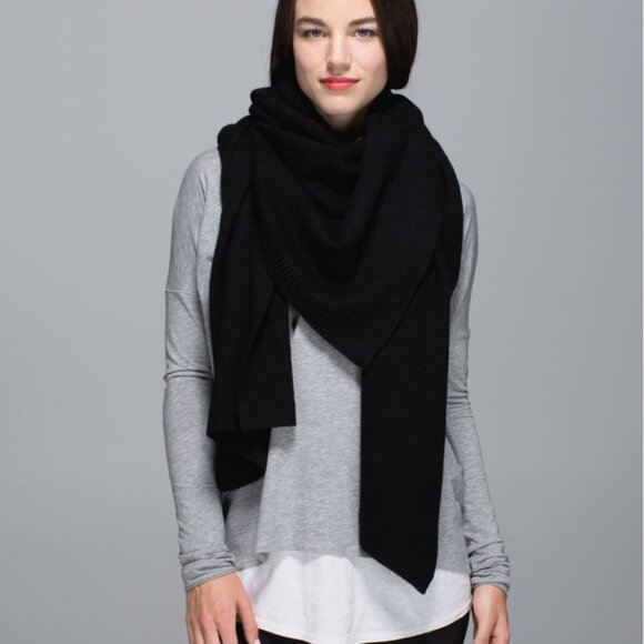Lululemon Bundle Up Scarf Wrap Women's O/S Black Cardigan Scarf - Picture 3 of 8